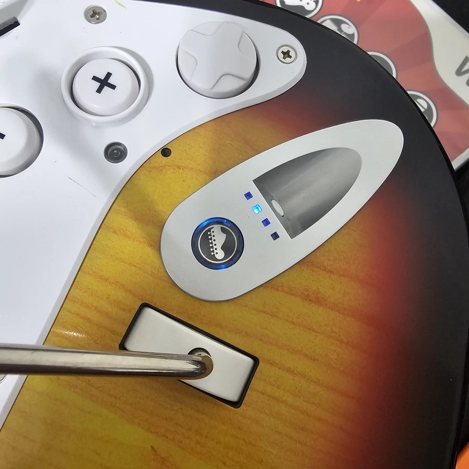 Guitarra y correa Sunburst RockBand Harmonix modelo Fender Stratocaster NWGTS2 FUNCIONA Foto 2 de 4