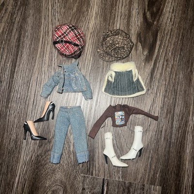 Bratz Flashback Fever Cloe & Fianna Clothes
