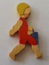 WHW : Die Monate des Jahres - Juli Knabe mit Spieleimer ( Holz )