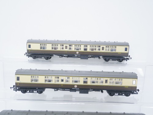 Hornby OO Gauge BR Chocolate & Cream Mk1 Coaches x 4 - Picture 4 of 5