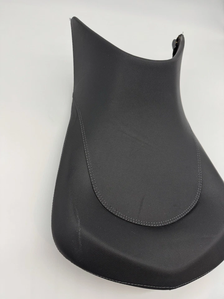 Asiento de stock bajo KTM 690 Duke (2013-2015) OEM #76007140000 Foto 3 de 4