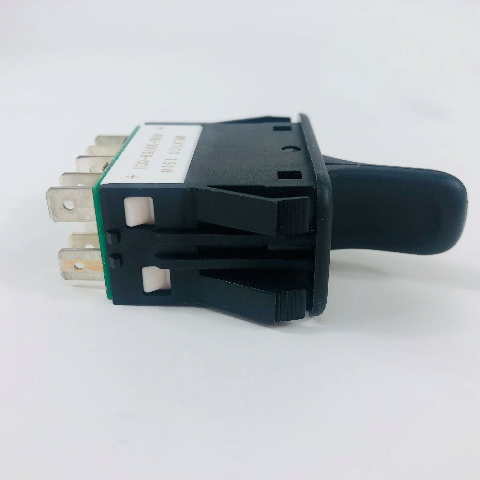 FREIGHTLINER A0630769001 SWITCH OEM FOR FREIGHTLINER ENGINE BRAKE