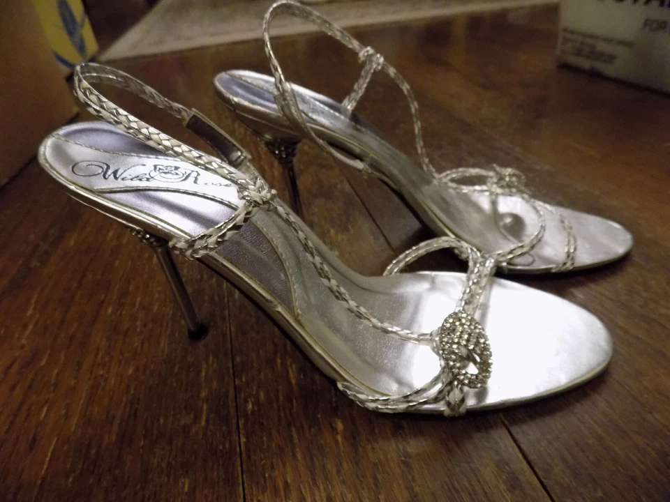 WILD ROSE Rhinestones Braided Strappy Silver Sparkly Fancy 4" Heels Sandals 9.5 - Image 3 of 4