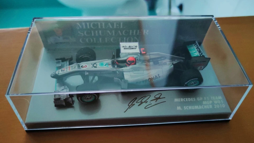 Minichamps 410100003 Mercedes MGPW01 Race Version 2010 Michael Schumacher 1/43 - Immagine 4 di 4