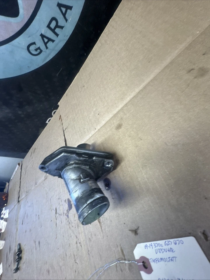 09-19 Nissan 370z Infiniti G37 Q70 Motor Termostato y Carcasa 21200-31U03 Foto 3 de 4