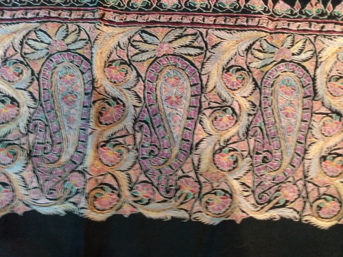 Antique Textiles Signed TB 1911 Hand Emboidered Paisley Shall Scarf ~39.5x82.5" - Picture 7 of 15