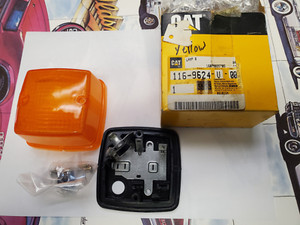 116-9624  Genuine OEM  CAT  SIGNAL LAMP  w/Amber Lens   Caterpillar  116-9624