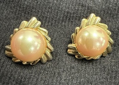 Vintage Large Gold Tone Round Mobe Pearl Stud Post Back Earrings
