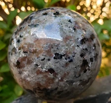 2.6" Yooperlite Crystal Mineral Sphere Ball Orb STRONG UV Reaction, 380g