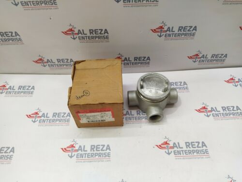 COOPER CROUSE-HINDS GUAT36 1" CONDUIT OUTLET BOX WITH COVER - Picture 1 of 10