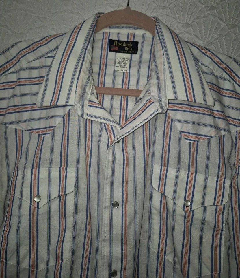 Camisa social masculina Snap Down Ruddock Bros tamanho 17 listrada vermelha branca azul bom estado - Imagem 2 de 4
