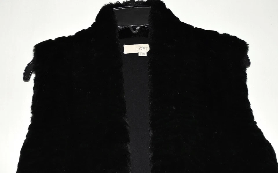 Chaleco para mujer Ann Taylor Loft negro suave de piel sintética con espalda tejida en blanco y negro S Foto 3 de 4