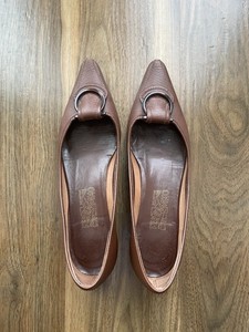 Ferragamo Women’s Brwn Leather Pointed Toe Gancini Flats US 8.5AA Org. : $495
