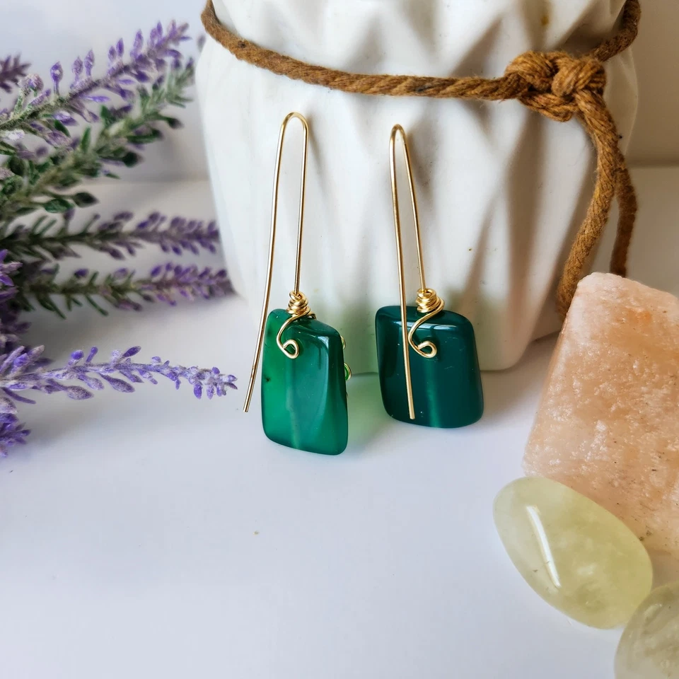 Pendientes y colgantes de piedra de ágata verde envueltos en alambre de oro, boho chic, minimalista Foto 4 de 4