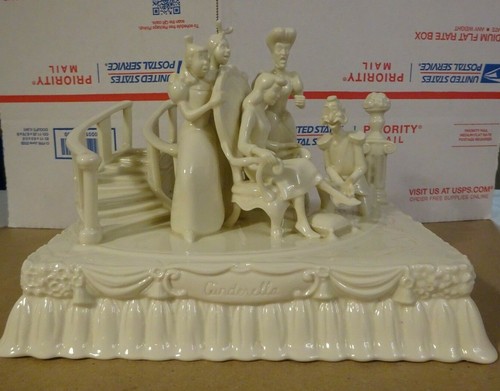 Galleggiante Disney Lenox Cenerentola "Una principessa è trovata" senza marchio non dipinto - Foto 1 di 12