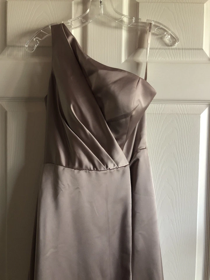 Vestido Morilee Madeline Gardner Champagne Satén Baile de graduación Dama de honor Bolsillos Talla 4 Foto 3 de 4