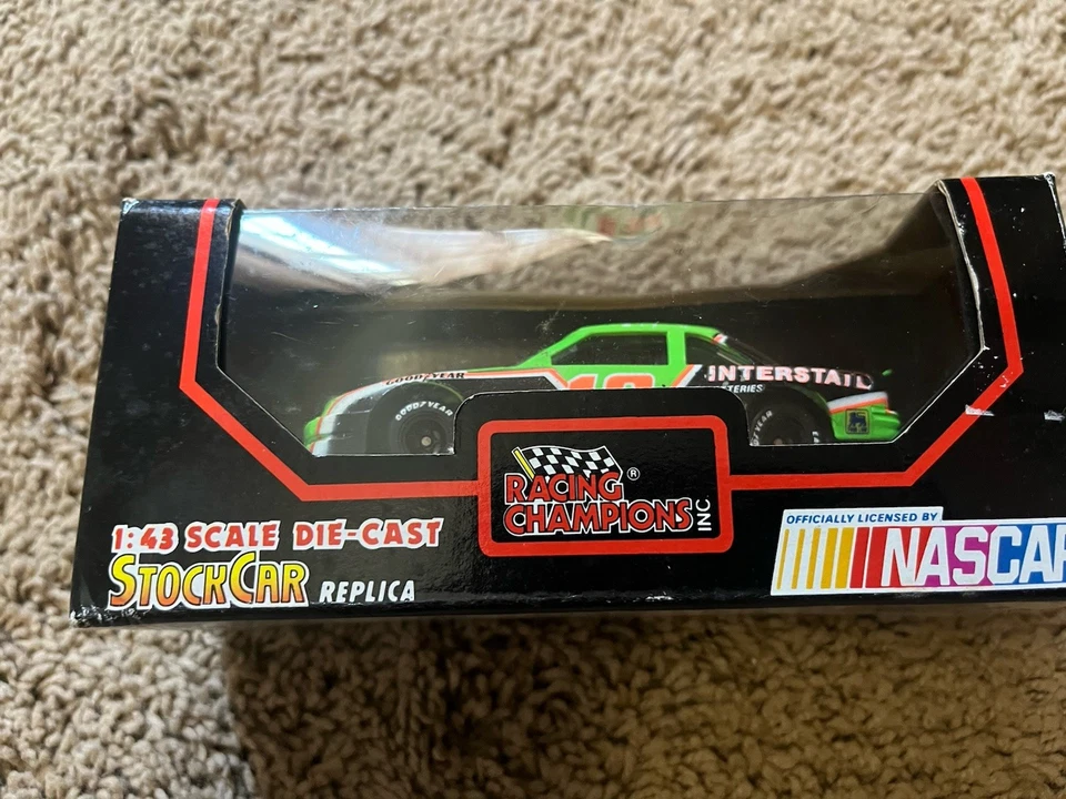 Baterias interestaduais 1:43 Racing Champions NASCAR 1992 Chevy #18 Dale Jarrett - Imagem 2 de 4