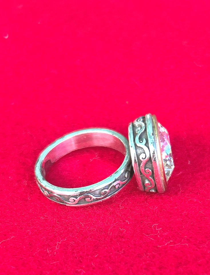 VINTAGE BRIGHTON VENUSIAN IRIDESCENT CLEAR SWAROVSKI CRYSTAL SIZE 6 to 6.25 - Image 3 of 4