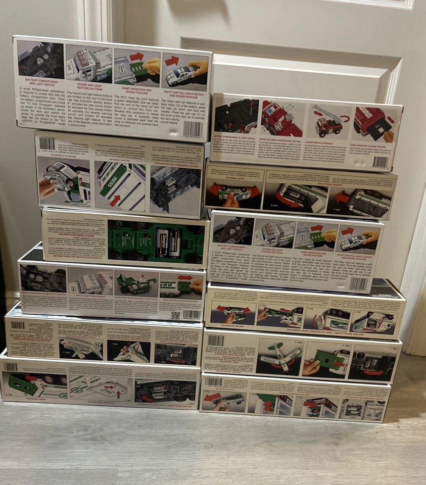 Lote de 12 camiones Hess 1991/96/97/99/2002/03/04/06/11/11/13 y 15; ¡todos nuevos en caja! Foto 2 de 4