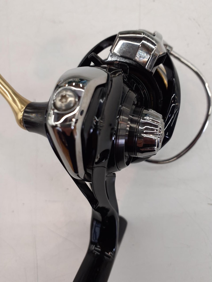 Daiwa 19Ballistic LT 3000S-CXH Spinning Reel, Light