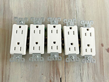 Leviton Square Outlets White Set of 5 15A 125V 9