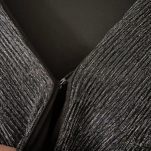Top envolvente sintético con cuello en V metálico Maurices con mangas abullonadas 3X - Imagen 3 de 7