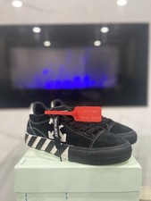 Off-White Low Vulcanized Arrow Sneakers