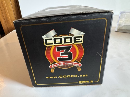 Code 3 Allentown Penn Fire Dept. Aerial Ladder Truck 1:64 scale Diecast In Box - Picture 9 of 13