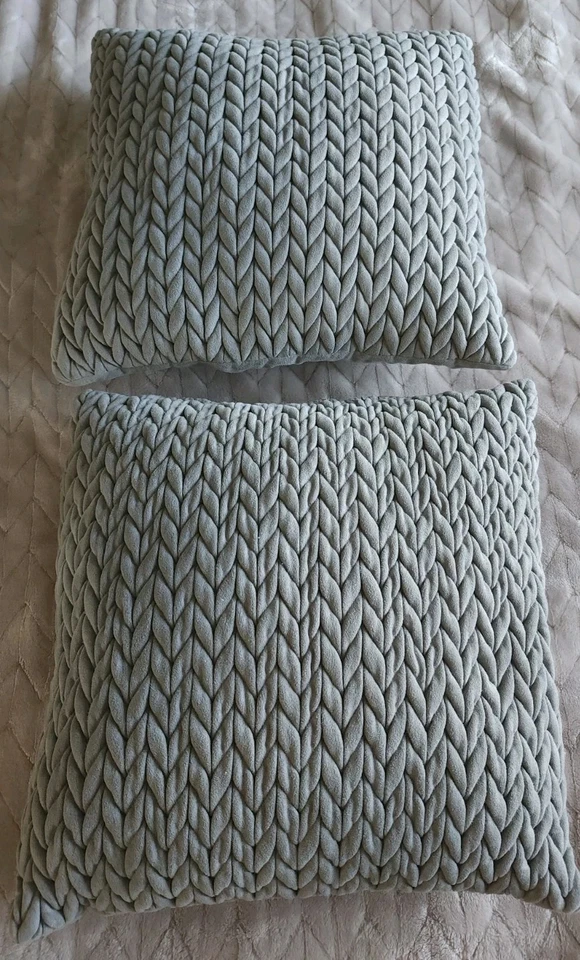 ALMOHADAS GRIS ACENTO 17" × 17" Juego de 2 Microfibra Trenzada Microgamuza Usadas en Excelente Condición Foto 2 de 4