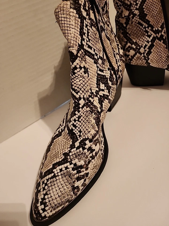 GBG Guess White snake print Ankle high boots Size 10 - Image 3 of 4