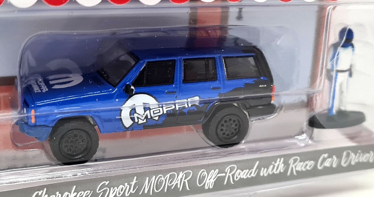 Greenlight 1/64 Jeep Cherokee Sport Mopar 2001 + Driver Figure Model Car