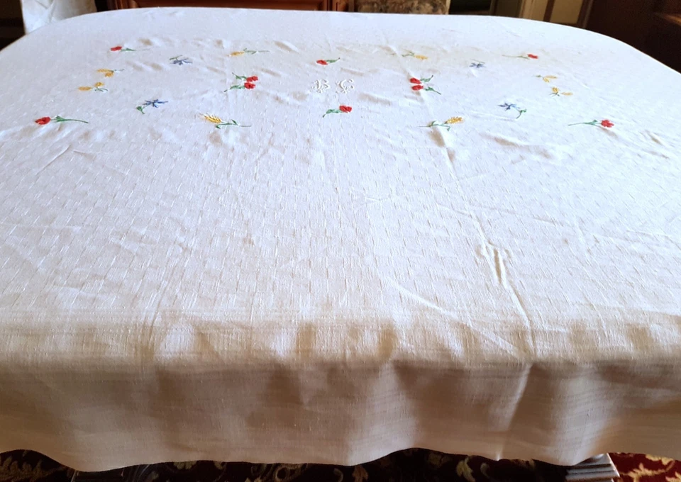 Nappe en damassé brodée de fleurs - monogrammée .B.C  - 230 cm x 160 cm - Photo 4/4