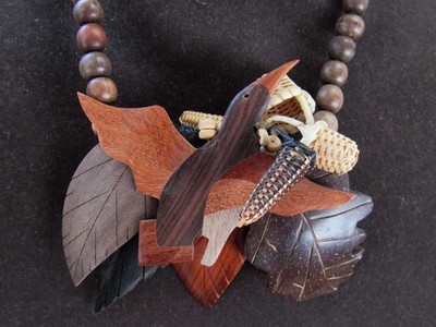 **NEW Flying ''BIRD'' Natural Hard Wood Bead Necklace & Multi Color Wood Leaves