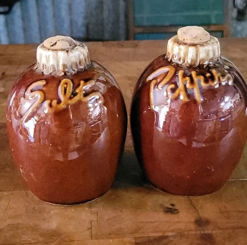 Vintage Hull USA Brown Drip Pottery Salt And Pepper Shaker Set.