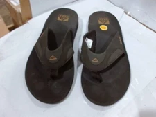 UsedVeryGood_REEF Fanning Men's Bottle Opener Flip Flop, Arch Support,