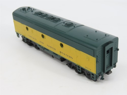LOT of 2 HO Scale Athearn CNW Chicago Northwestern F7 A/B Diesel Locomotives - Picture 12 of 16