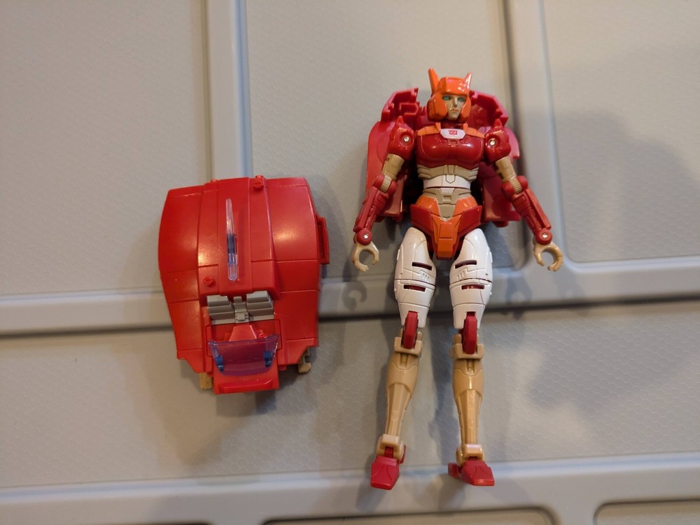 Transformers Generations War for Cybertron WFC Netflix Elita-One