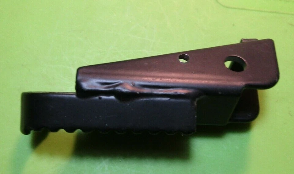 Clavija de pie derecha Montesa Cota 307 310 negra p/n 3920.01210 NOS 39M 1988-1992 Foto 4 de 4