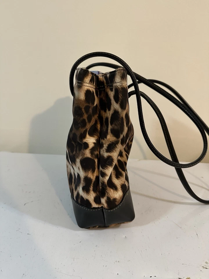 Bolso de Mano/Bolso de Hombro Nine West Estampado de Leopardo Tamaño Mediano Ligero Foto 2 de 4