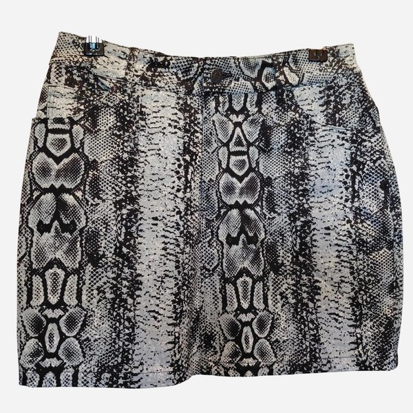 Motel cottonblend black and grey snake print mini skirt- size S Excellent Cond