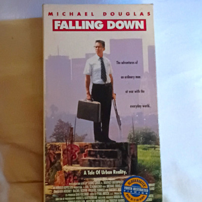Warner Home Video Falling Down VHS (NTSC) 1993 R - Michael Douglas Schumacher