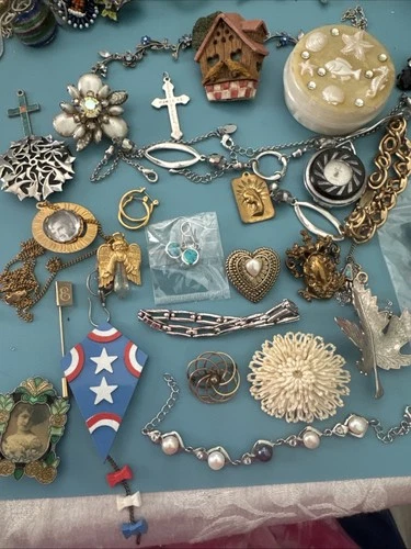 vintage costume jewelry ! Lot 500