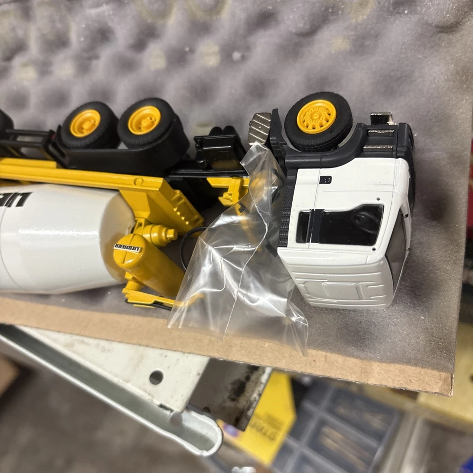 Mezclador de camión Liebherr HTM 1204 MB 1:50 Foto 4 de 4