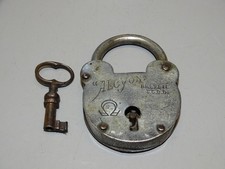 -CADENAS ANCIEN avec SA CLE  MARQUE ALCYON TETE MICKEY déco COFFRE COLLECTION  D