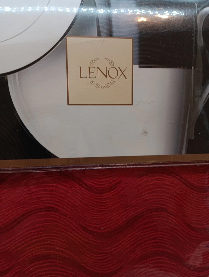 New Lenox Red tablecloth "Apropos Wave" Rectangle 60x84" NEW Fine Table Linens - Image 2 of 4