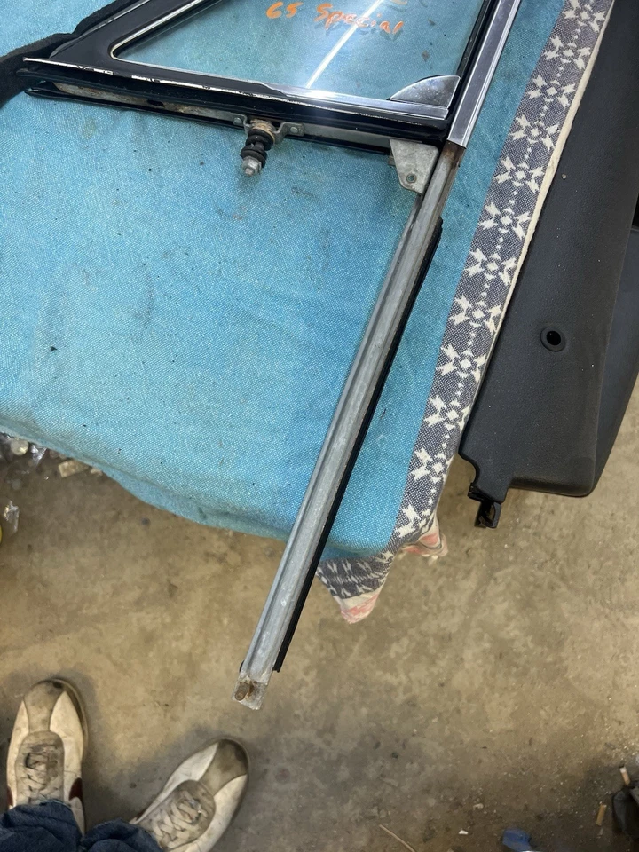 Buick Special LH 1965 conductores ventilación delantera montaje ventana fabricante de equipos originales Foto 4 de 4