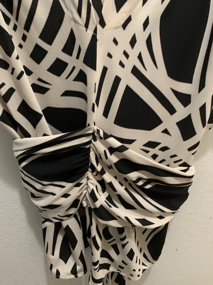 Marc Bouwer Blouse Black & White Design W/Tie That Goes  Around Blouse XL - Image 2 of 4