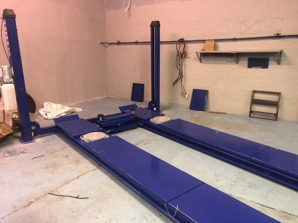 4 POST 5500 KG CAR LIFT RAMP HOIST ALSO CAN BE USED FOR WHEEL ALIGNMENT