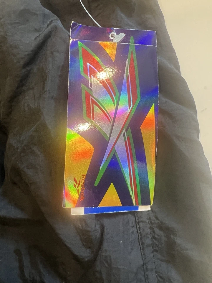 Pantalones Cortos De Colección Niños Deadstock Reebok Nylon Con Forro -Talla XL -Nuevos Con Etiquetas Foto 2 de 4