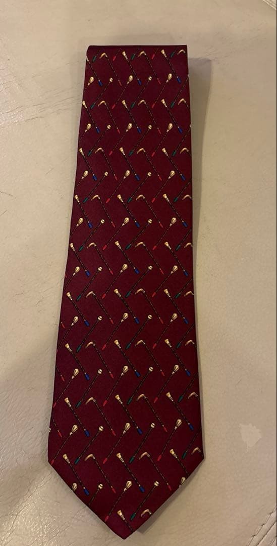 Salvatore Ferragamo nueva corbata roja sin usar 100 % seda hecha en Italia